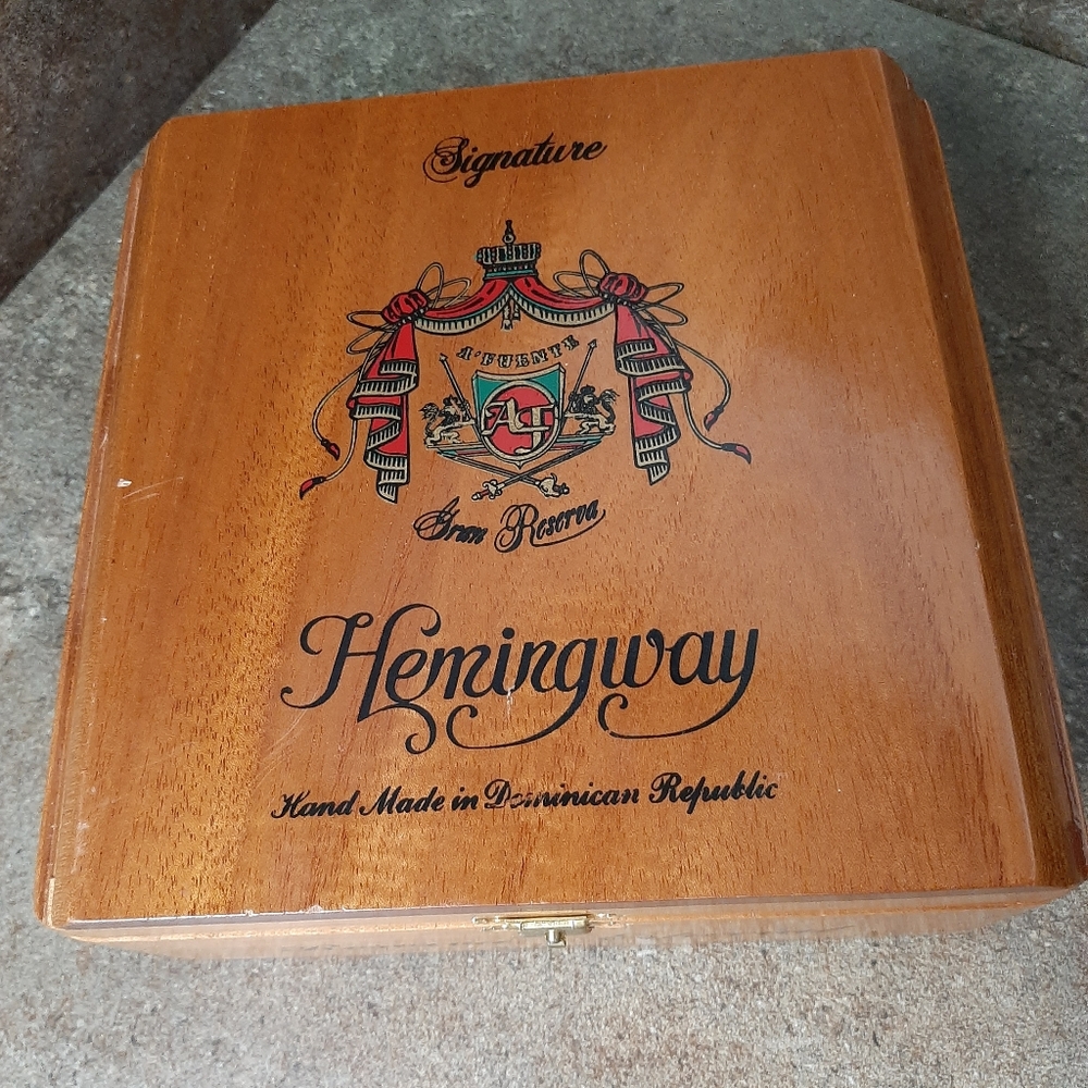 Hemingway made in dominion republic cigar box,